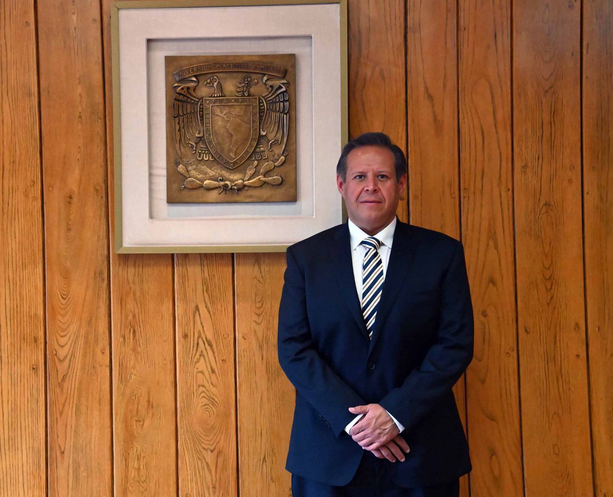 nacholozano's tweet photo. La #UNAM designó a Joaquín Narro Lobo como coordinador de Administración y Servicios Escolares, a dos meses de que se detectaron trampas en el #examen de ingreso a licenciatura de la #Universidad.
Entre sus funciones, estarán fortalecer la organización y coordinación institucional de los procesos de selección para el ingreso a la Universidad.
El abogado egresado de la Facultad de Derecho ha encabezado dependencias universitarias clave para la vida estudiantil, entre ellas la Dirección General de Atención a la Comunidad de febrero de 2024 a abril de 2026.