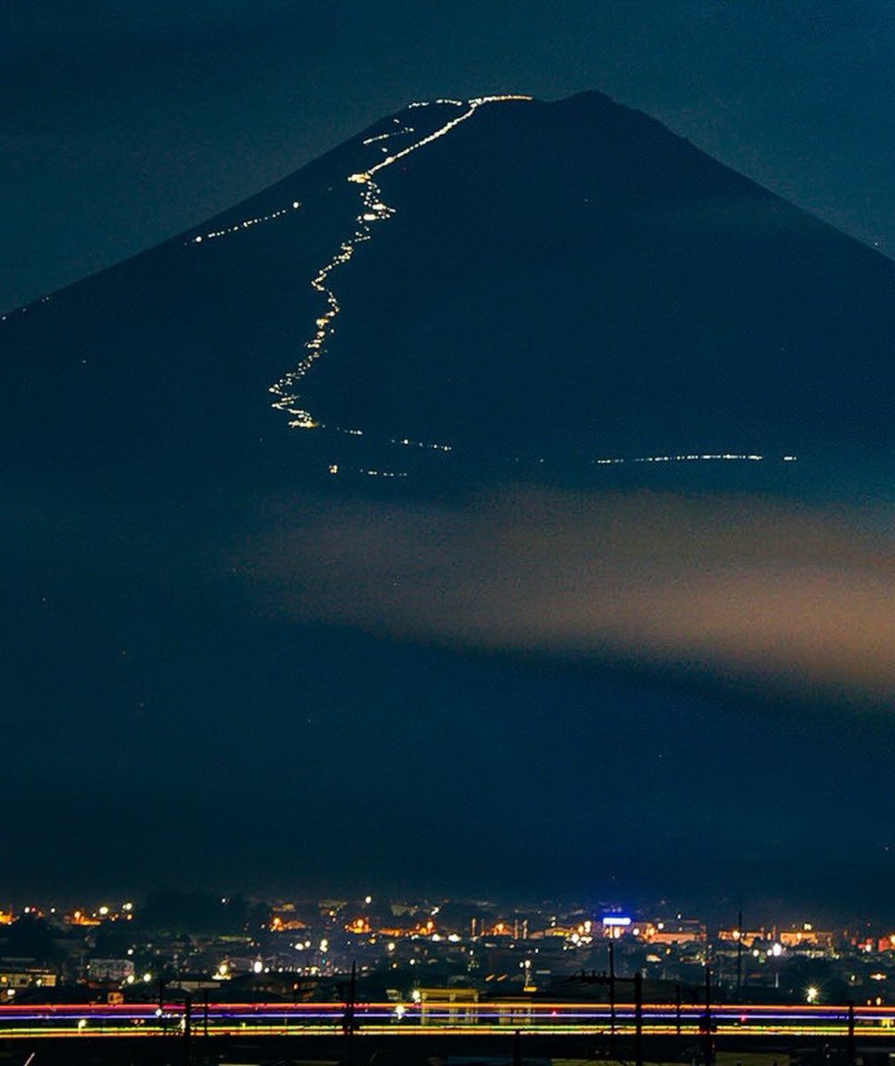 viewsoff's tweet photo. Mount Fuji, Japan 🇯🇵 https://t.co/h7RFnh7AA7