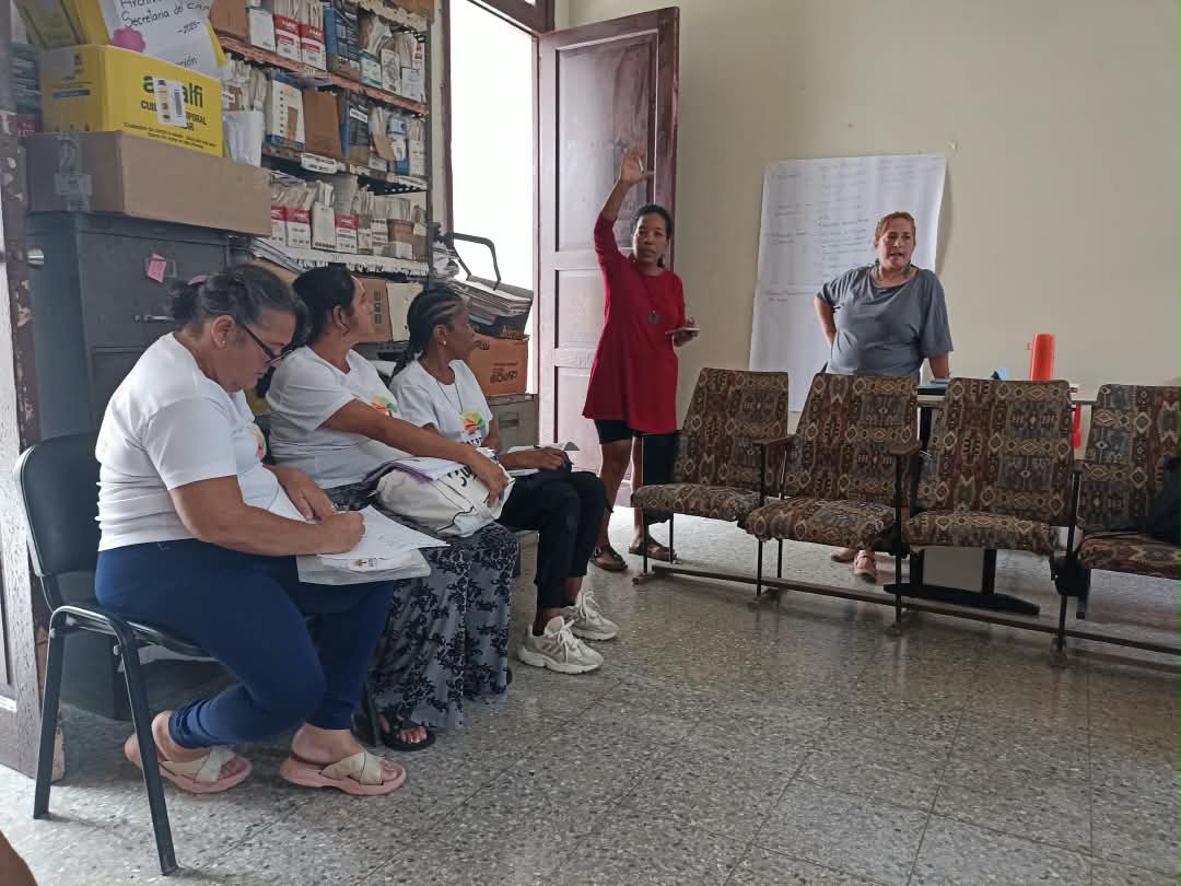ACPDI_Cuba's tweet photo. El proyecto "Los cuidados cuentan! .... sigue avanzando, hoy en Guanabacoa definiendo 2 líneas de trabajo:
📌Matriz para definir beneficiarios.
📌 Fortalecimiento de capacidades.
Juntos somos + 💪 
#MTSS , #MINED, Gobierno y asociaciones  #ANSOC #ACRIFIM #ANCI  ❤️ https://t.co/HPXy98VdXF
