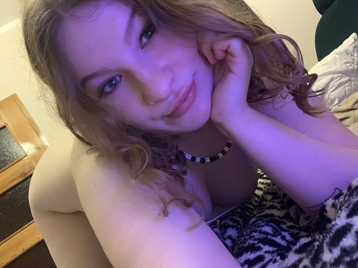 MooreJuliaxo's tweet photo. Chubby or fat, which word fits best? https://t.co/WSi25JpMeN