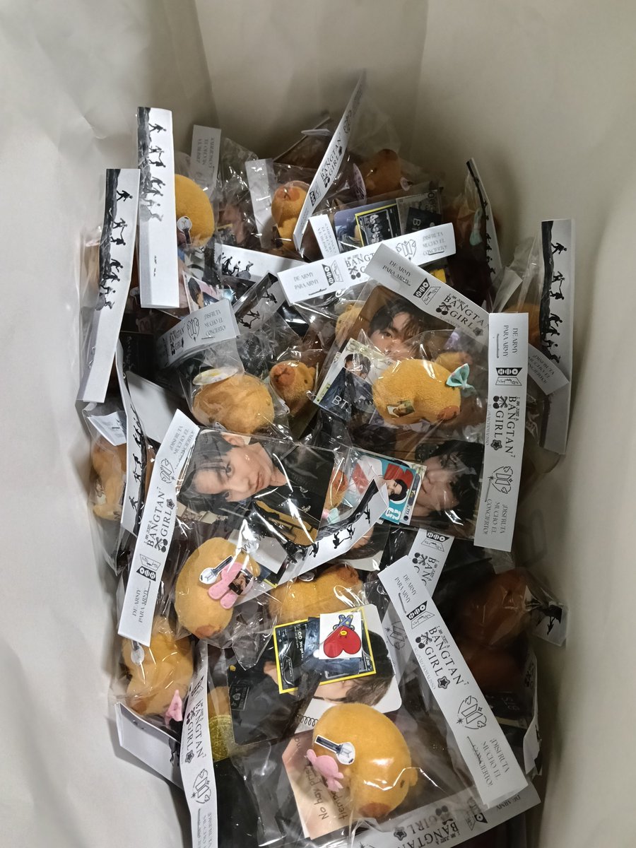 ajiinomen's tweet photo. Armys de mierdq espero y me acepten mis freebies, los hice con muxxo amor (los vengo haciendo desde mayo 😭) https://t.co/XZABI4EKKQ