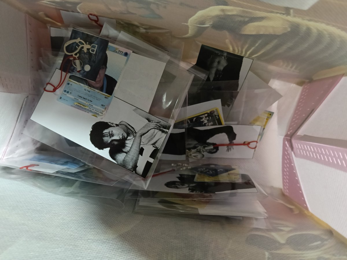 ajiinomen's tweet photo. Armys de mierdq espero y me acepten mis freebies, los hice con muxxo amor (los vengo haciendo desde mayo 😭) https://t.co/XZABI4EKKQ