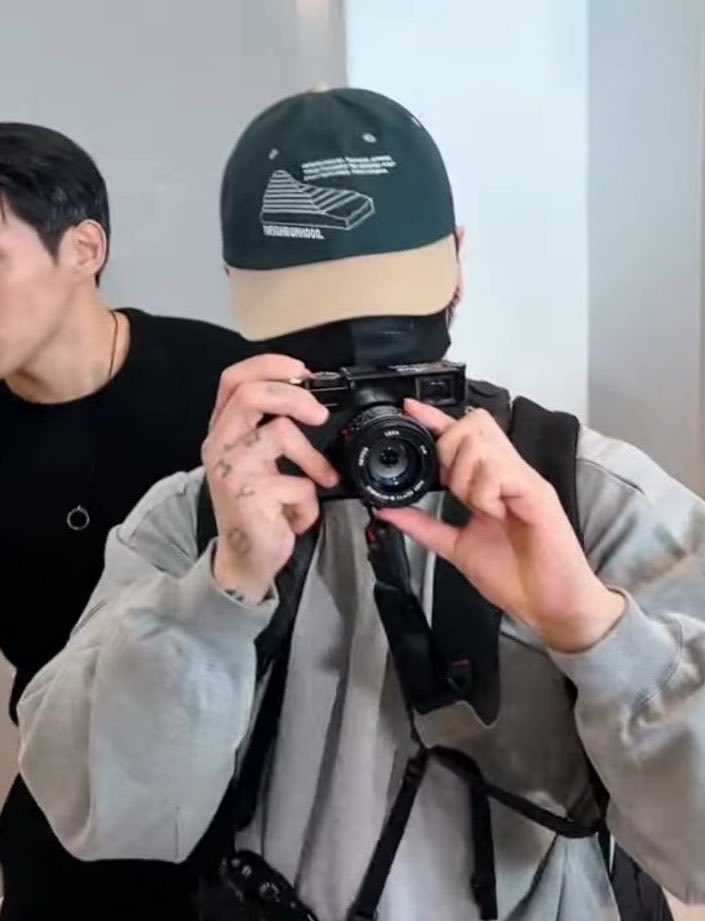 JKGlobalFanbase's tweet photo. Jungkook is a hot topic on TheQoo after his  airport arrival with a full camera harness - and Korean netizens are calling him "the most famous homma in the whole idol scene" 😅📸

"Jungkook truly has nothing he can't do, even takes good photos"
"I liked him for his face alone, but he takes good photos too. Jack-of-all-trades Jungkook" "Shoots well and gets shot well"
“He looks like he's good at so much, I'm jealous”
“Please share everything you shot, and above all don't leave out your own photos and videos”
“This homma shoots well and gets shot well, but my only complaint is he posts too little for how much he takes”

Now they're begging for selfies 💜

https://t.co/BYDzZcN2IL