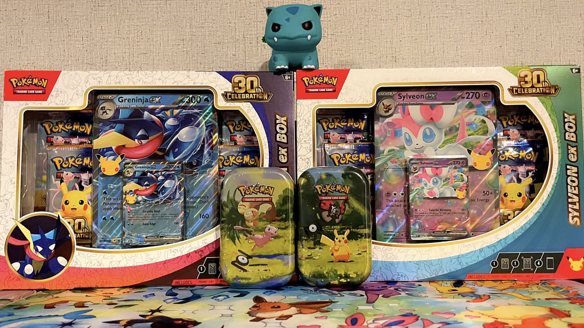 MasterChuck895's tweet photo. Pleasant night  beautiful people 💚
I got something for y’all check it out 👀                      (New Mini Tins )🔥
-30th Celebration Mini Tin [Day Pikachu] 
-30th Celebration Mini Tin [Mew] 
-30th Celebration Sylveon ex Box 
-30th Celebration Greninja ex Box  
~~~~~~~~~~~~~~~~~~~~~~~~~~~
22 Spots @ $10 each spot (Max 4)
    “All shipping is already included”
~~~~~~~~~~~~~~~~~~~~~~~~~~~~
Once all spots are filled, I will start a group-chat with all members for further instructions/once completed ✔️ 
I will play the wheel of names live on twitch 🥇 last person standing on the wheel is victorious!! Good luck 🍀😈
Retweet for a chance to win a spot on the wheel 🎡(must follow me to win)