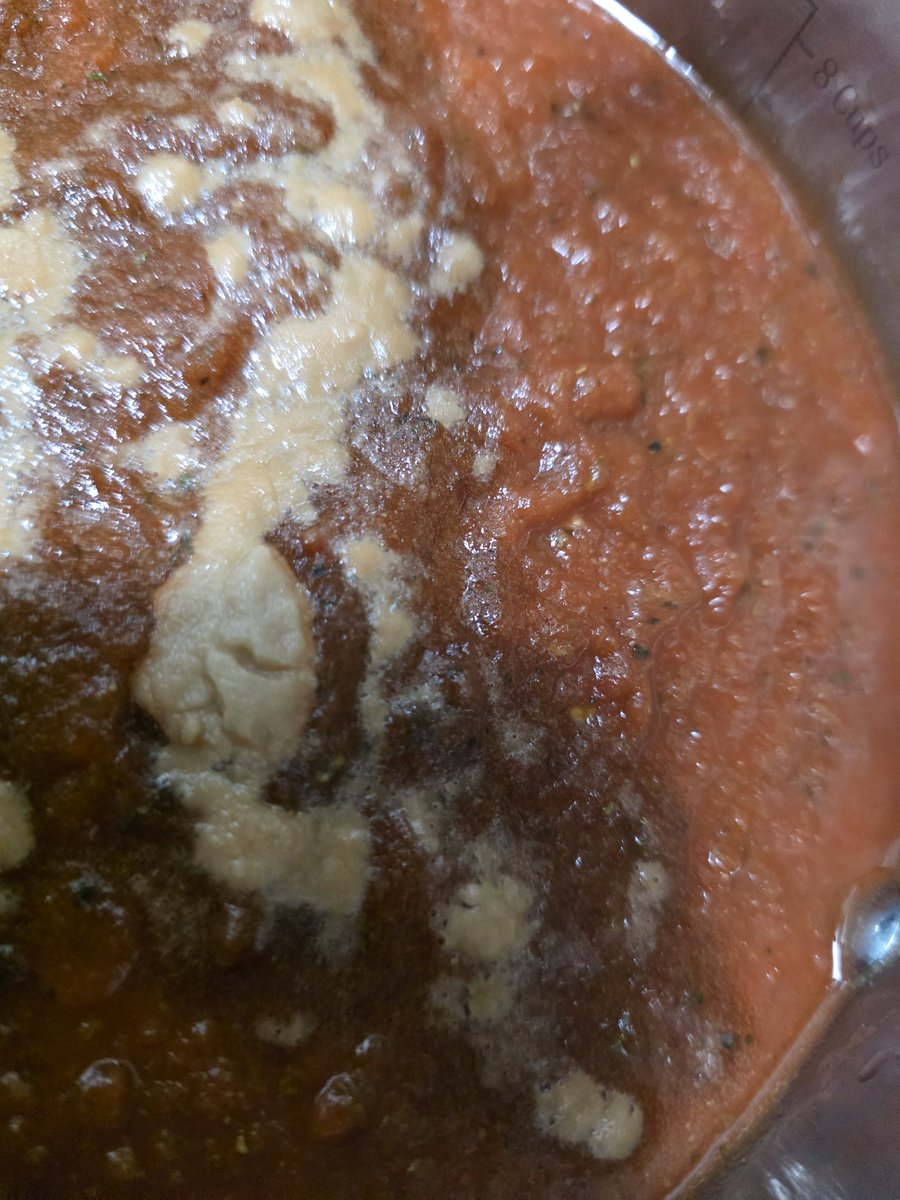 JCook8382's tweet photo. Tomato sauce mixed with the blend of 🧅 🧄 and 🌿 🤤 #simmerdown https://t.co/TGjVrfOr3Q