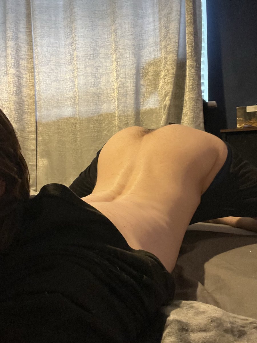 unkown765235's tweet photo. any fit guys need help coming? hmu and i’ll help as much as i can on cam ;) https://t.co/3rjri44a5N