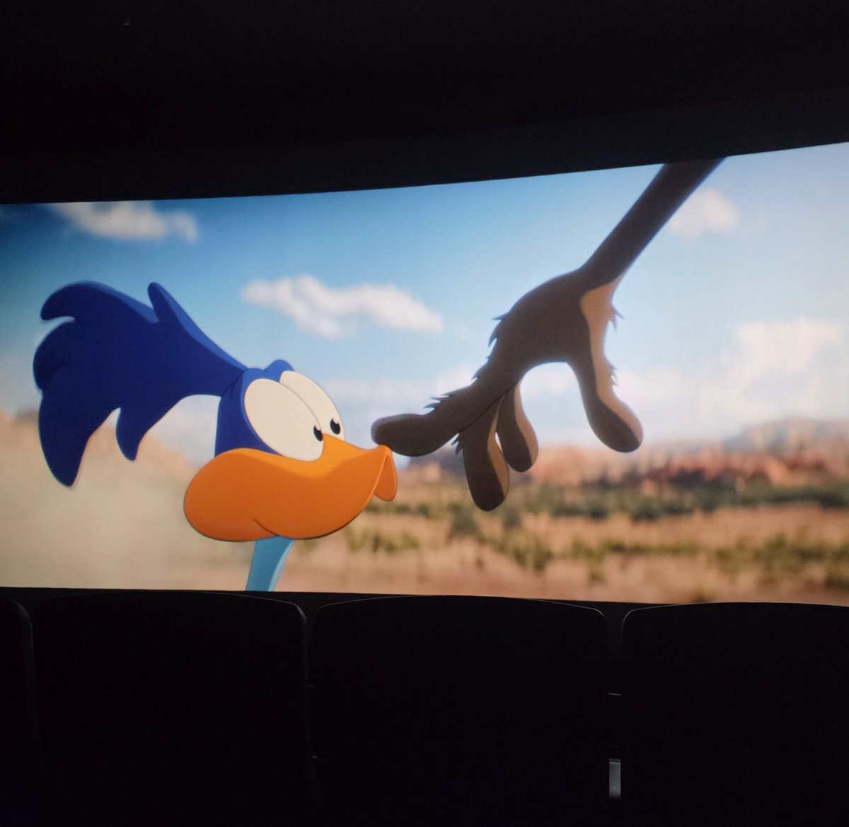 fehdubs's tweet photo. assisti o filme dos gays hoje e foi peak demais 10/10 eu amo looney tunes obg por tudo https://t.co/OnrFF77z6k