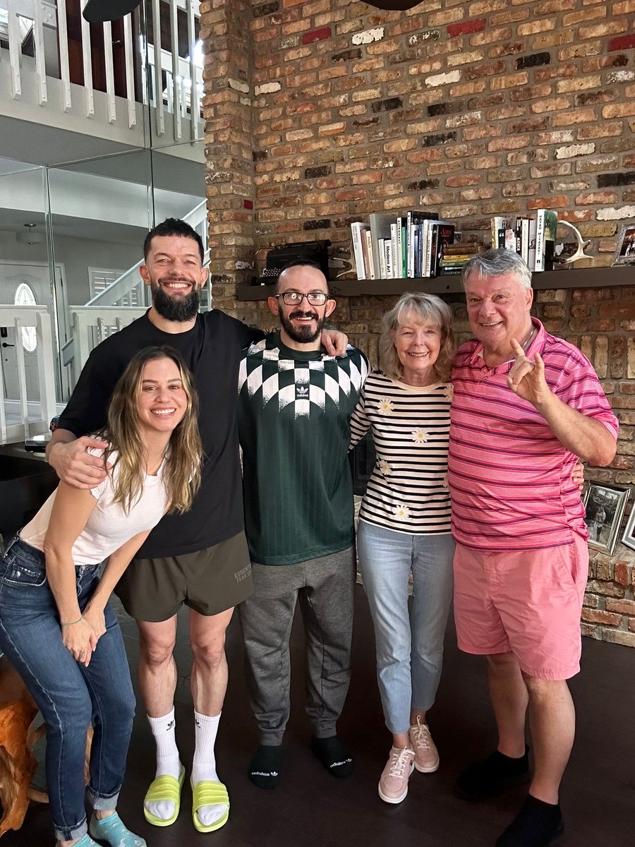 FinnBalor's tweet photo. Gan canny, mate!  🖤🤍🖤🤍 https://t.co/Pq0bFpP8BW