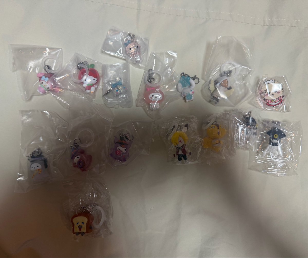6thiaiahssle's tweet photo. めじるしアクセサリー／めじるしチャーム／ガチャガチャ／カプセルトイ 交換

♡ 譲➡️ 1～4枚目のもの、または定価＋送料

♡ お気軽にお声がけください☺️ https://t.co/6bqQz8EZju