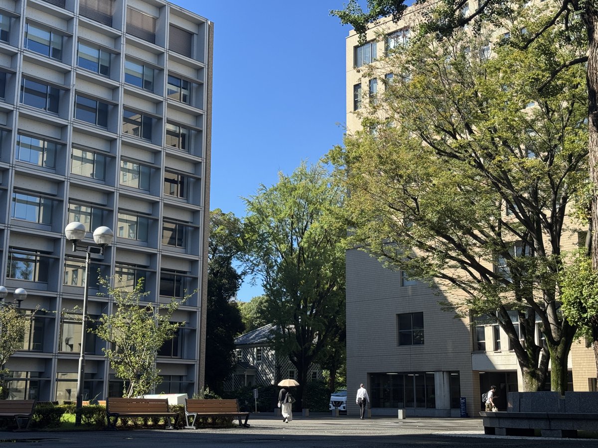 Keio_univ_PR's tweet photo. 三田キャンパスでは久しぶりの青空が広がっています☀️
本日から秋学期の授業開始です。新たな気持ちで、実り多き時間を過ごせますように🍁
#慶應 #慶應の秋 https://t.co/LYH77BJe3e