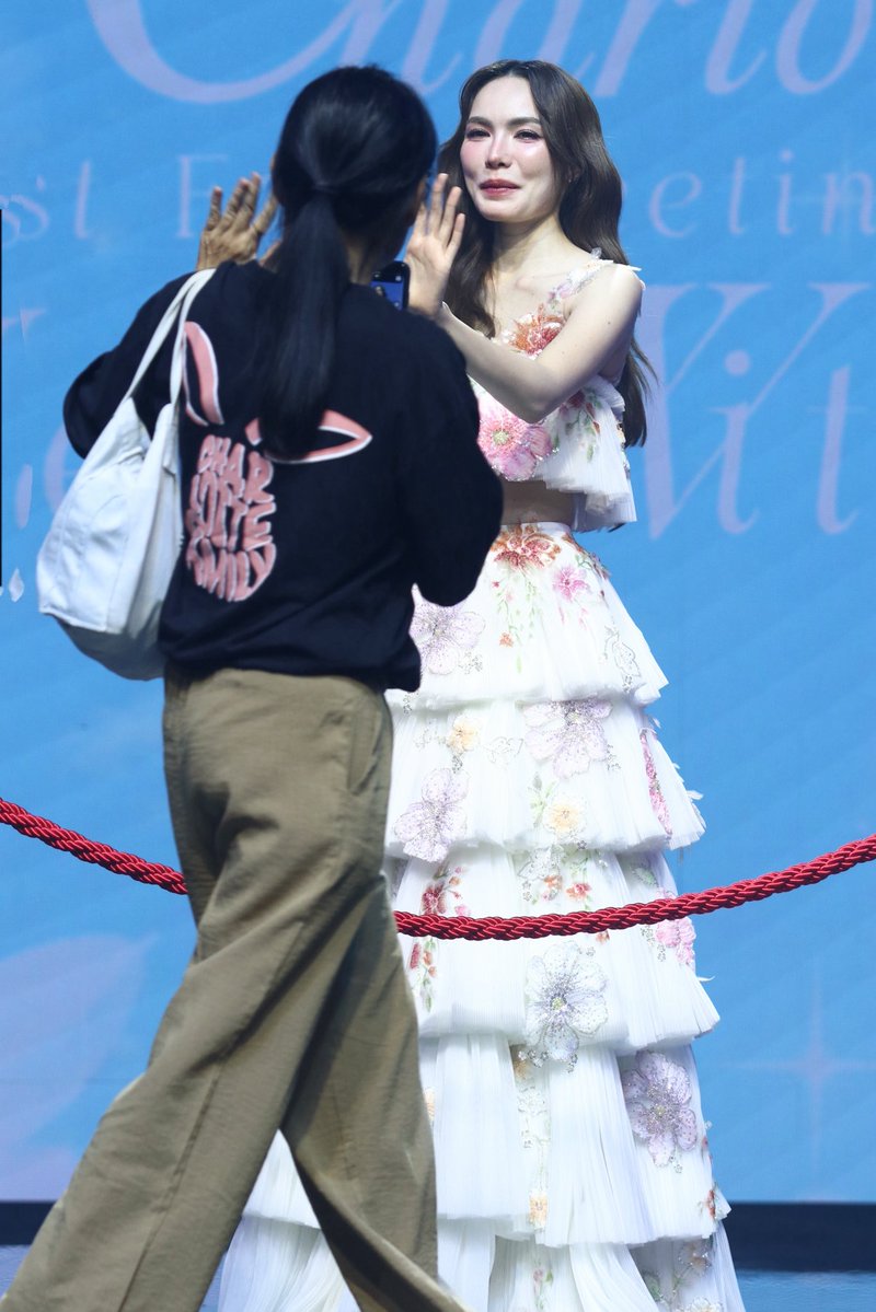 ooo_aeyyy's tweet photo. 1 ตุลา เริ่มต้นวันที่ เดือนที่ดี ปีที่แสนดี ₊˚🍀⊹♡
"ทุกก้าวเล็กๆ ในทุกวันของเดือนตุลาคม ขอให้เป็นเดือนที่สดใส มีแต่เรื่องดีๆ และรอยยิ้มตลอดไป“

คนๆหนึ่งได้เปลี่ยนแปลงทุกๆอย่างไป . .. 
คนที่ทำให้ยิ้มได้ ไม่ว่าเราจะเศร้าเพียงไหน 𓈒𓏸🐰 🤍🫧 ⋆｡°🌻🌱 https://t.co/5JKNBIU5rU