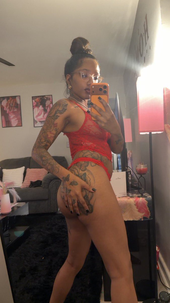 dablaqfreak's tweet photo. Petite and Slimmmmmm😈
#fy #trending #viral https://t.co/HLiA54BB44