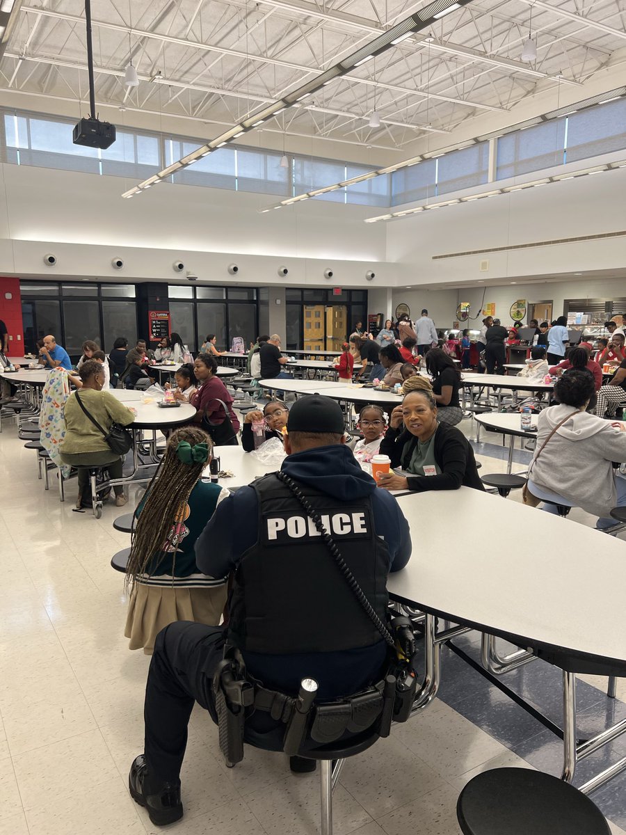 SPMITCHELL_ISES's tweet photo. Our Grandparents Breakfast was a huge success! We had a fantastic turnout and loved seeing our students enjoy a fun morning with their grandparents. Thank you to everyone who joined us! #ShineandSucceed @FultonZone5 https://t.co/JJqHbZ8ZMr