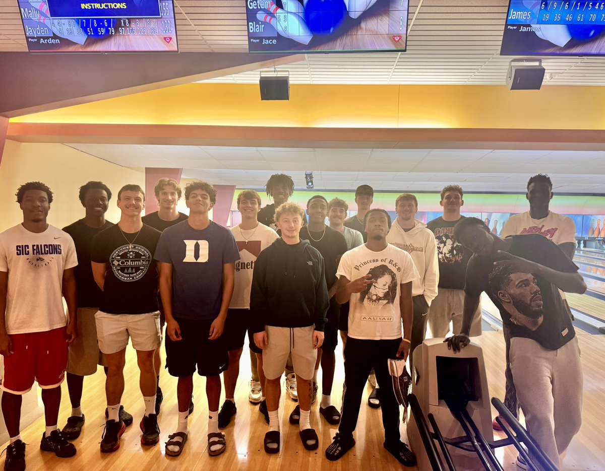 SIC_MBB's tweet photo. SIC Men’s Basketball celebrated a successful preseason, a weekend of basketball camp, and their school assembly tour with an afternoon of bowling on Wednesday before official practice starts tomorrow, October 1st! Thank you to Mr. Doug Cottom and Ross Cottom Lanes for the hospitality! 🦅🎳

#GoFalcons | #FlyWithUs