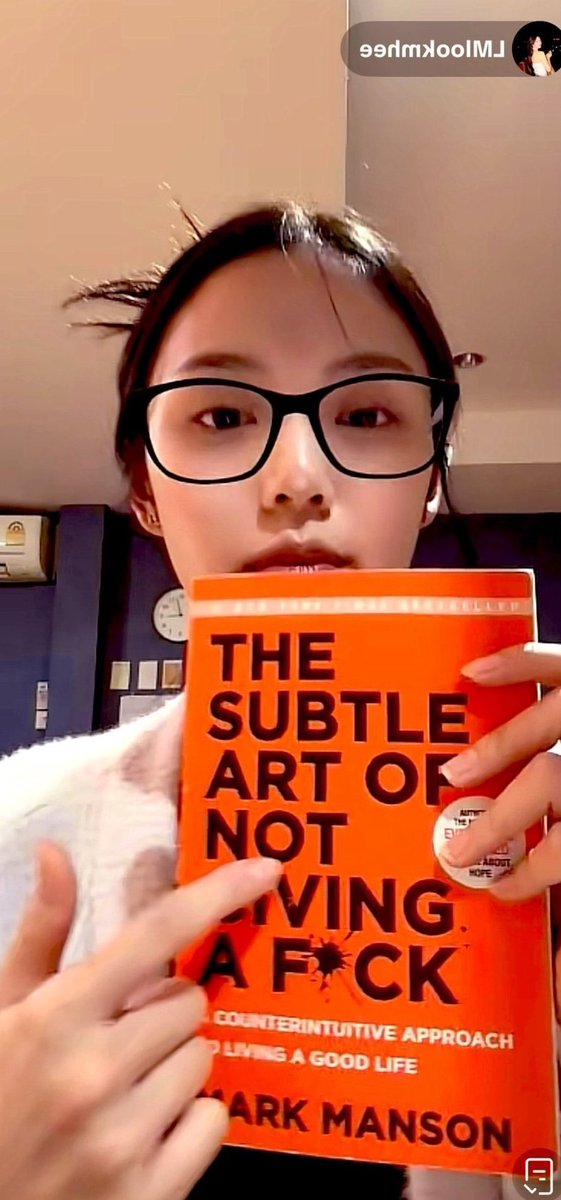 Samhee_san's tweet photo. Would like to recommend a book. Its a  good read nice content, you guys should try it too Lm and Sy might have already read it together since they share everything even their clothes and toothbrush 🥰😘

#LMSY https://t.co/YVf2BmVfjS