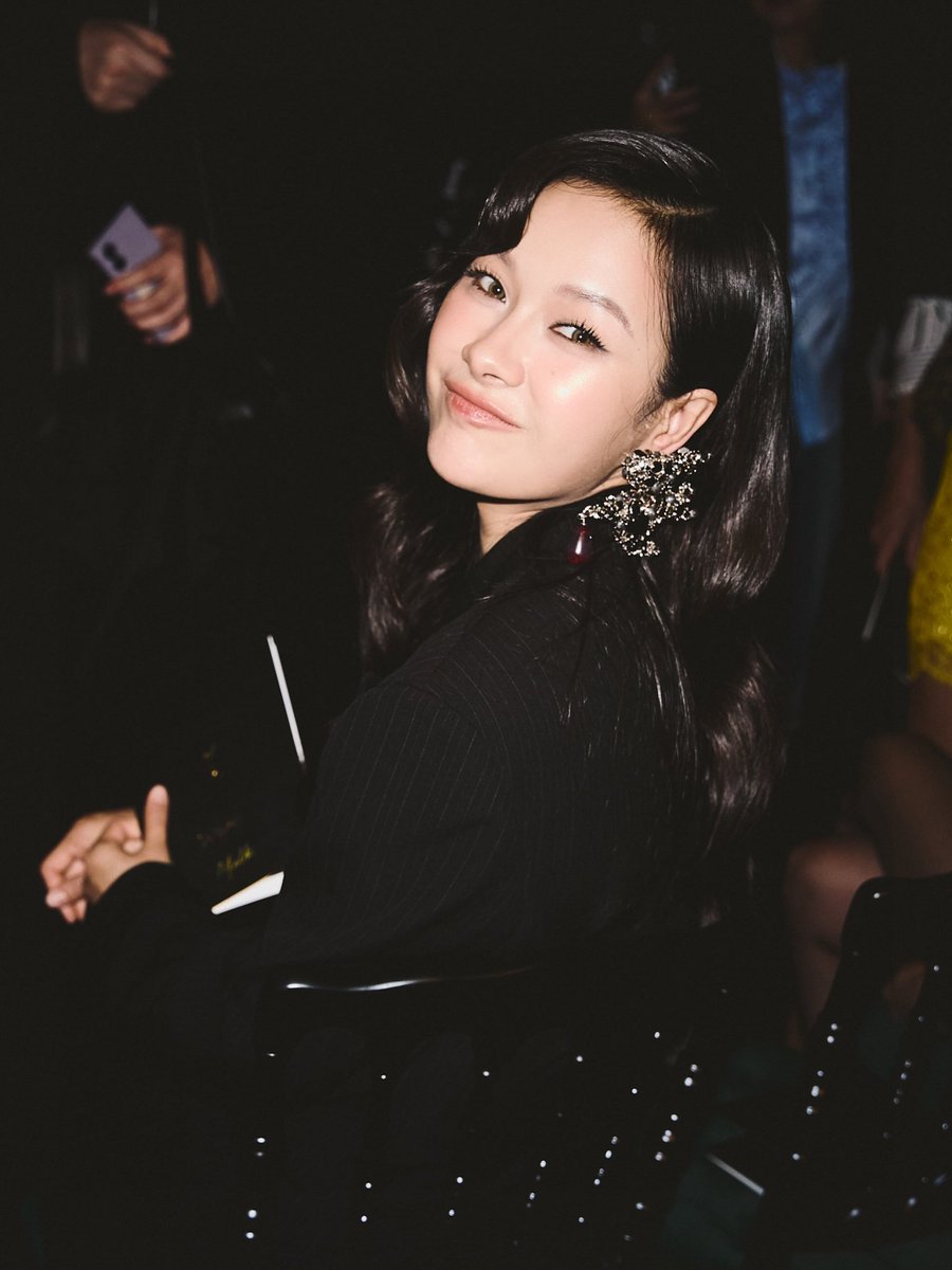 littemanoy's tweet photo. สวยแกลมแถมน่ารักอีกต่างหาก

MILK PANSA SHINE PFWSS27
#YSLxMilkPansa
#MilkPansa
#SaintLaurentSS27
#PFW #YSL 
#YvesSaintLaurent
@panlyyy @YSL https://t.co/uE7zMzYur4