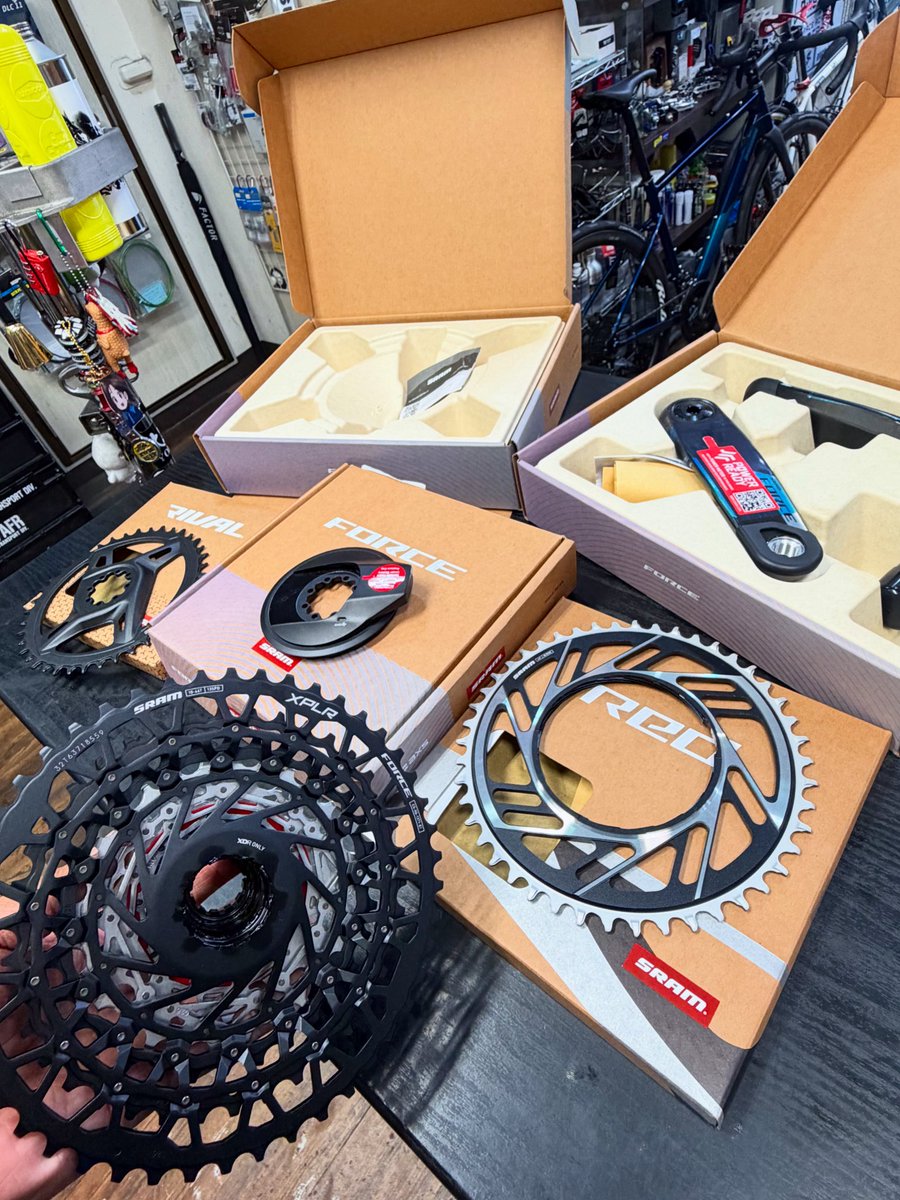 u2bikes's tweet photo. 機能は足りるしリーズナブルな製品が
増えてきたけれど
それでも欲しいと思える
SRAMのコンポーネント群⚙
色々入荷。

パワー&合理的、長い目でみた時の
頑丈さは流石USA🇺🇸

そして単純、このメカ的なカッコ良さ🎯
細かい数値を抜きにしても
純粋に"欲しい"と思うモノ
つくってくれてます😎
 #ロードバイク #SRAM
 #コンポーネント
 #秋葉原 #U2BIKES