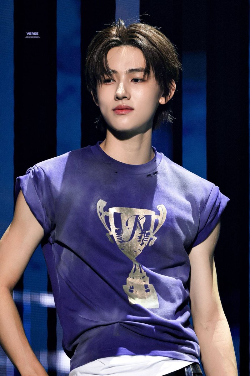 acaijoahae's tweet photo. seonghyeon in purple is actually insane https://t.co/j1ah0ZOpE9