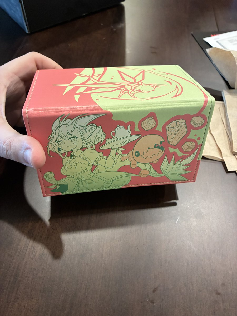 Karperino's tweet photo. @PuppyGirlRiot My wife got me this deck box from ManaMoon and it’s so cuuuute https://t.co/c0GCYBXGtC