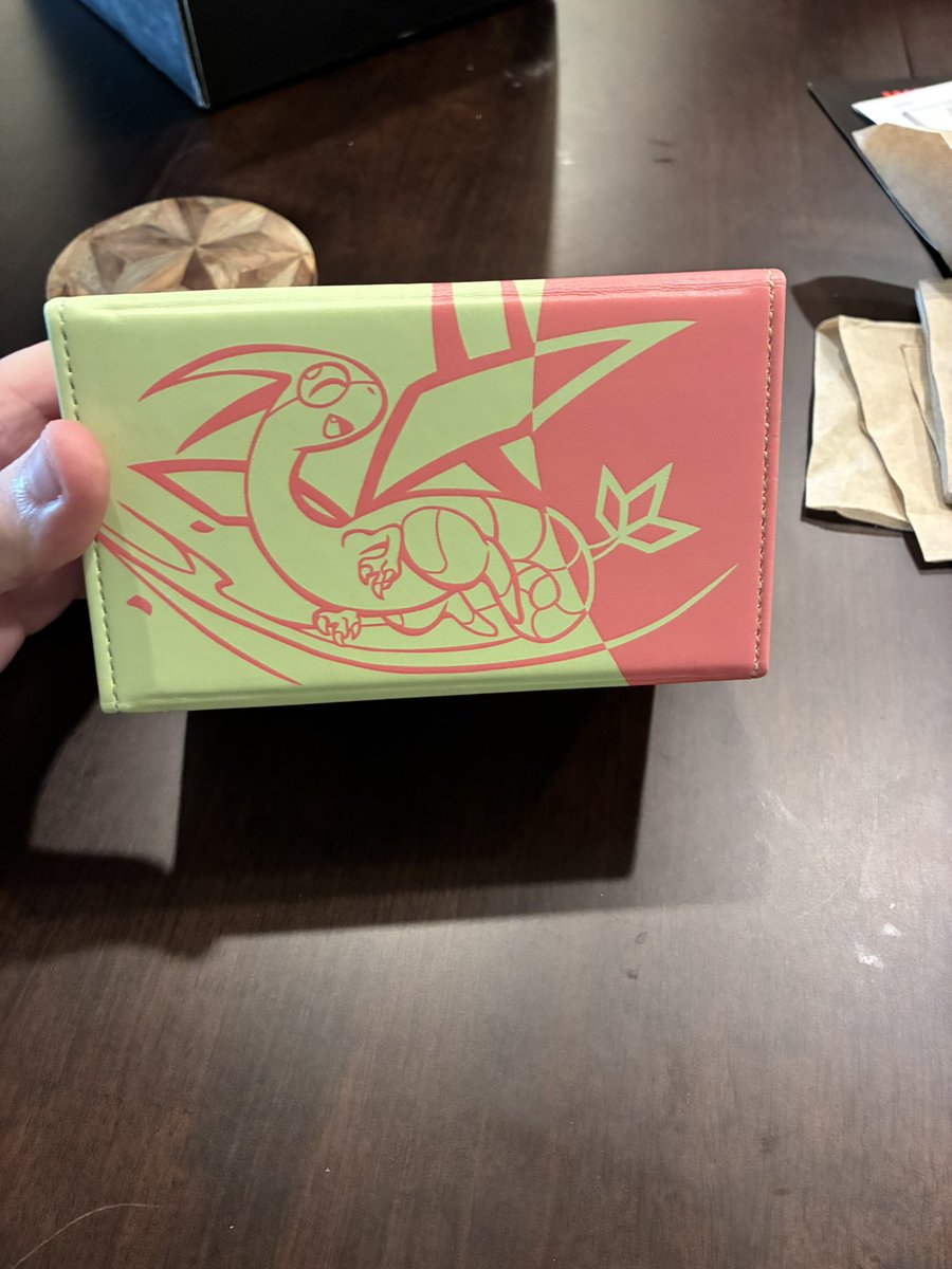 Karperino's tweet photo. @PuppyGirlRiot My wife got me this deck box from ManaMoon and it’s so cuuuute https://t.co/c0GCYBXGtC
