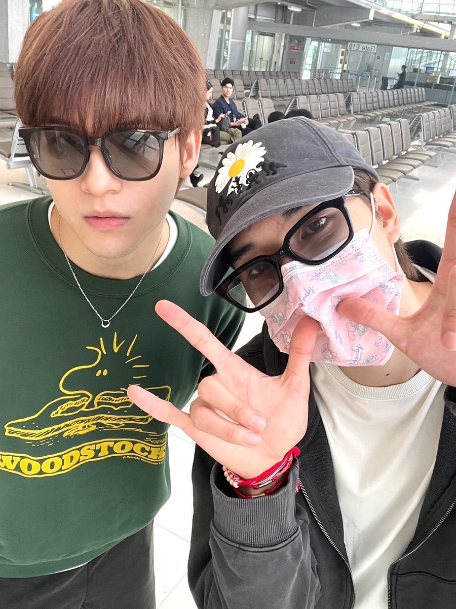 oncesatime's tweet photo. อดีตเด็กนาดาว มีแฟนเป็นแก๊งอันตุรายหมดเลยหนิ 😎 https://t.co/rPmNYoyrUX