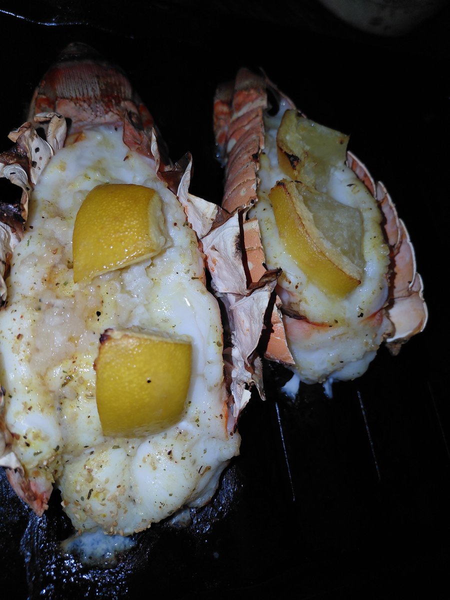 edgeof561's tweet photo. Lobster mane https://t.co/17542VE7MH