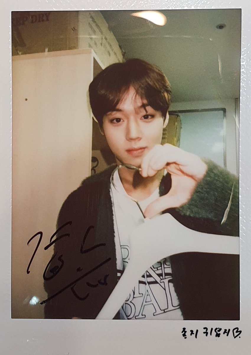__lemoire's tweet photo. 박지훈 대기실 소품 가지고
난리 떨면서 웃긴 폴라 찍는 거 ..
예나 지금이나 여전해서 너뮈 웃김 ㅠㅠㅠ
나의 영원한 바부개그맨 ... https://t.co/HPcYqAluWn
