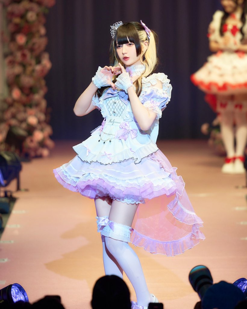 _malymoon's tweet photo. Malymoon初の単独ファッションショー🌙
Halloween Fashion Show 2026
Produced by PECHE🍑

Model｜きゅるりんってしてみて 環やね

フェアリーテールプリエドレス｜CS26107
ムーンフェザーエンジェルドール｜CS26132
※ファッションショー限定カラー

#malymoon #マリームーンHFS2026 https://t.co/xnvlfN1LSC