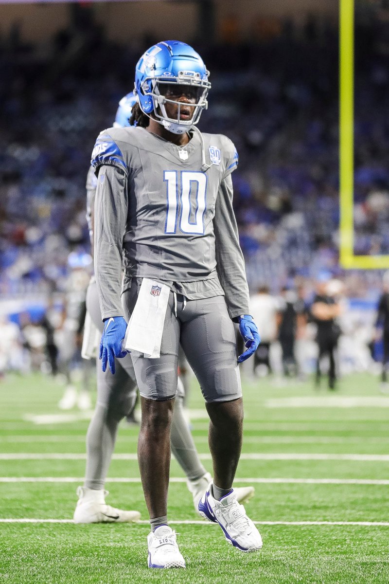 nfljuy's tweet photo. @QBgami Something about them gloves on Teddy 🔥🔥 https://t.co/WTz8cIYsep