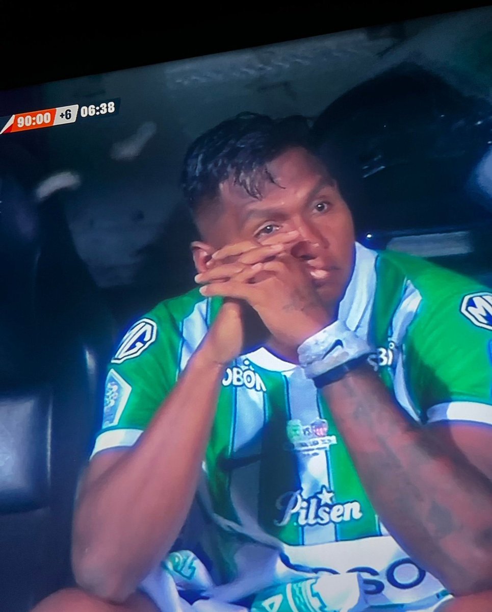 LLCF92's tweet photo. La diferencia esta en que uno se lamenta 3ptos perdidos y otro una estrella perdida. https://t.co/u9agWi4hNe