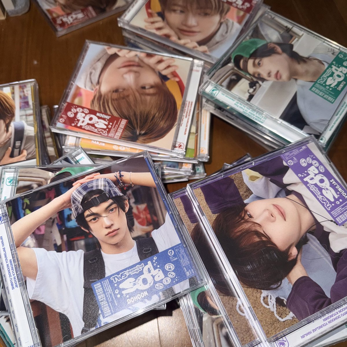 dohurang's tweet photo. 🎁 TWS 일본 싱글 2집 SODA SODA
멤버별 앨범 나눔합니다! 
(앨포없는 개봉앨범입니다!)

참여 방법
① RT + 팔로우
② 댓글로 원하는 멤버 이름 남기기

멤버별 5장씩, 총 30장 나눔해요.
당첨자는 추첨 후 개별 연락드릴게요!

GS 반값택배로 발송되며 배송비는 당첨자 부담입니다.

#TWS #투어스 #SODASODA #앨범나눔
#신유 #도훈 #영재 #한진 #지훈 #경민