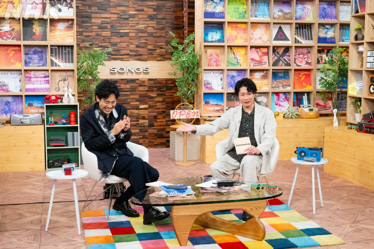 NHK_PR's tweet photo. 【#SONGS 80年代名曲集】

＼＼＼ 「来たぞこれ！」／／／

#大泉洋 と #戸次重幸 もスタジオで大興奮
SONGSだからこその貴重な映像も

📺 [総合] 1日(木) 22:00~
https://t.co/JKMKyipJxv https://t.co/I9TWk46yAd