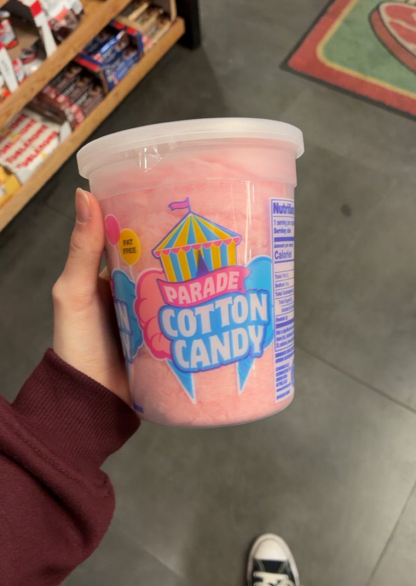 polkadoodledot's tweet photo. am i losing it or are the calories on this not actually that bad considering cotton candy is pure sugar ?? https://t.co/hCvBVDfPGl