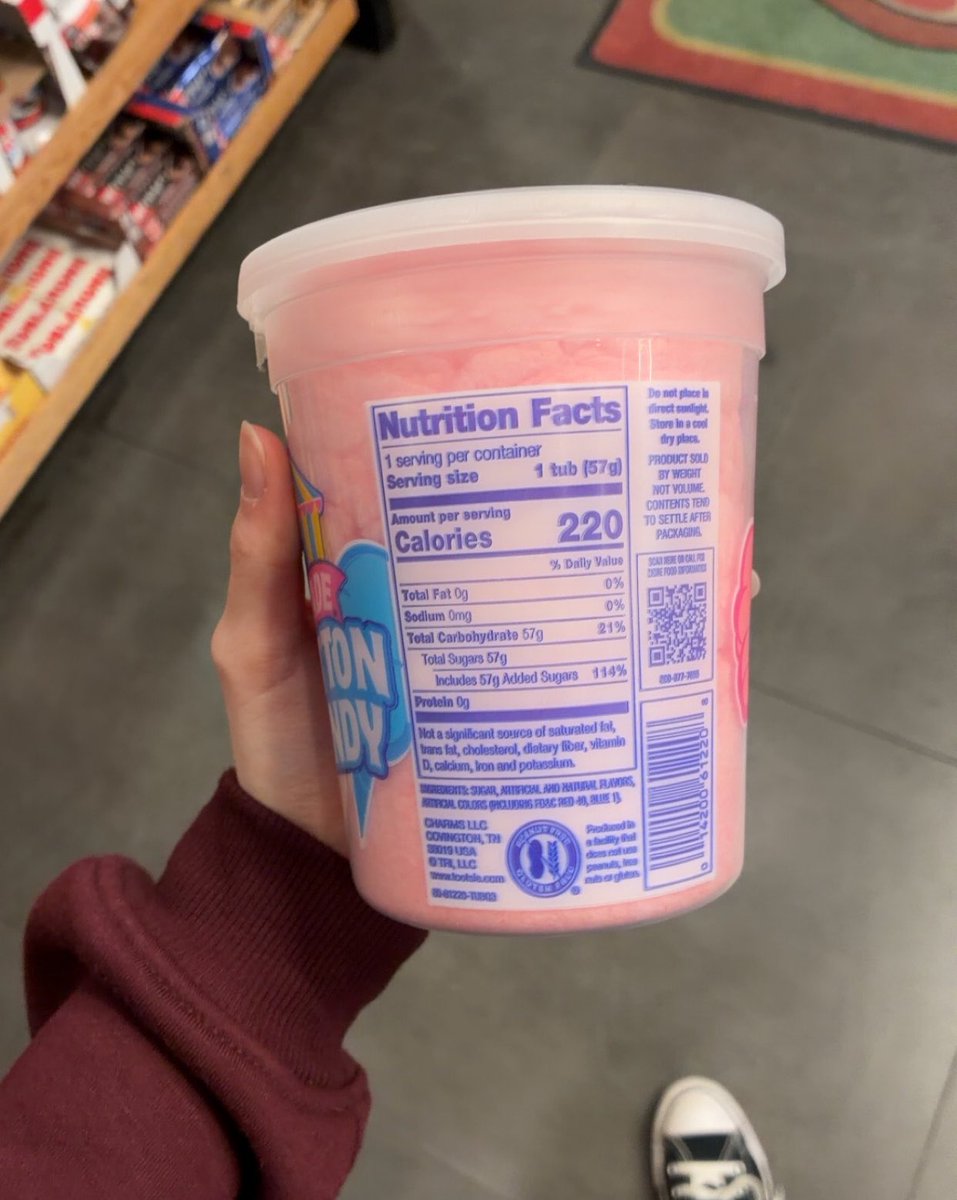 polkadoodledot's tweet photo. am i losing it or are the calories on this not actually that bad considering cotton candy is pure sugar ?? https://t.co/hCvBVDfPGl