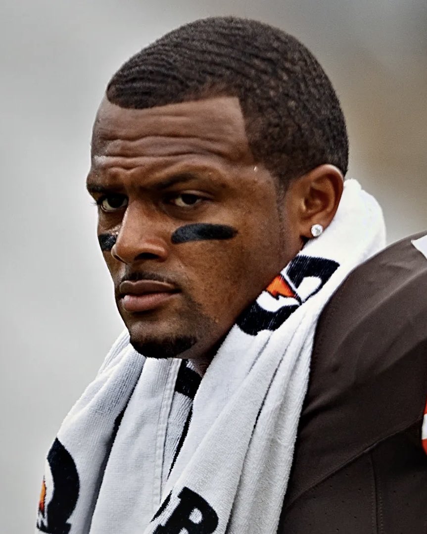 TheNFLDrop's tweet photo. Deshaun Watson was reportedly banned from Mike Tomlin’s Minecraft server after misusing the massage rooms. https://t.co/VXQqAeb5zQ