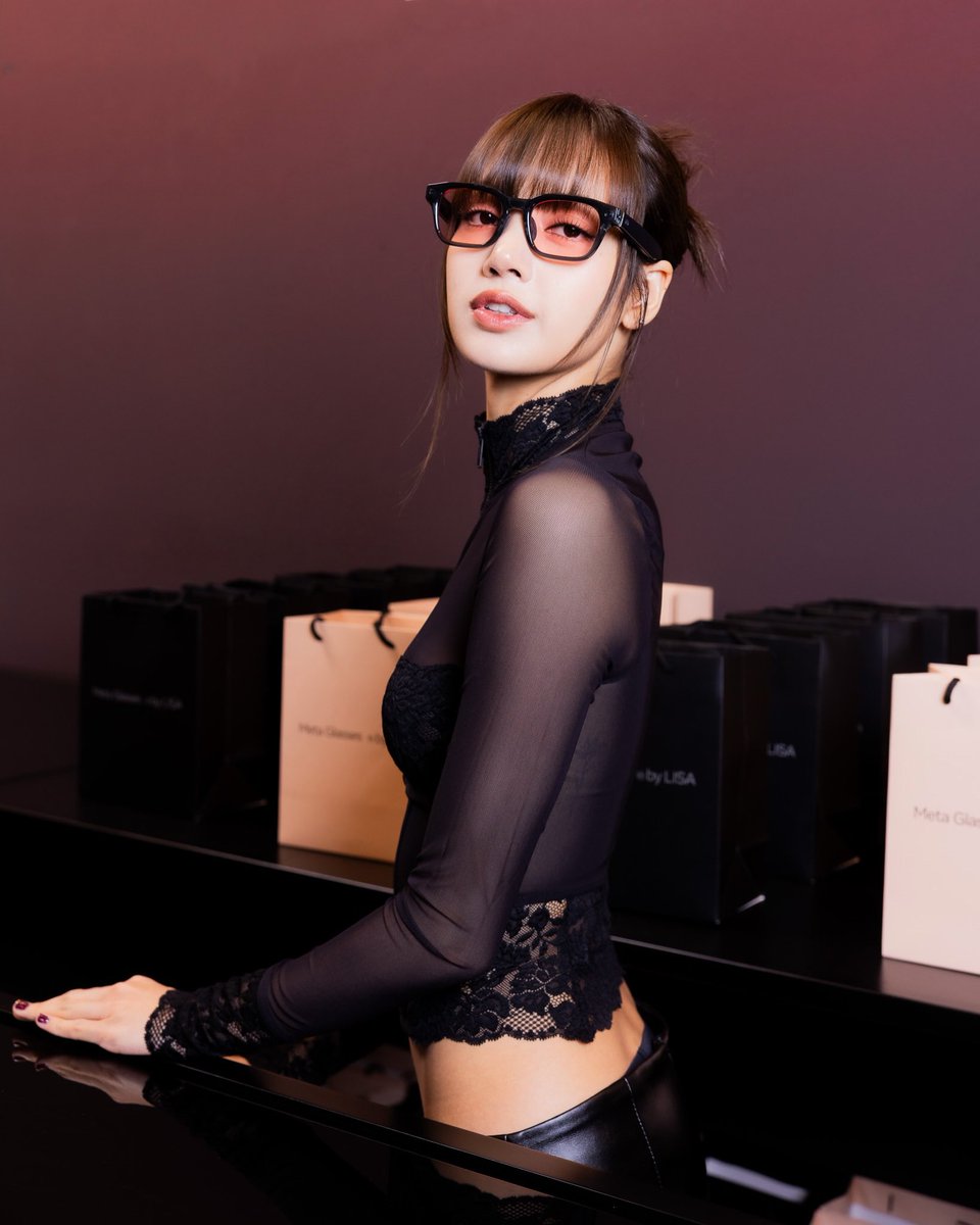 Riagush's tweet photo. This outfit is so 😮‍💨🥵 https://t.co/ligetyoJq3