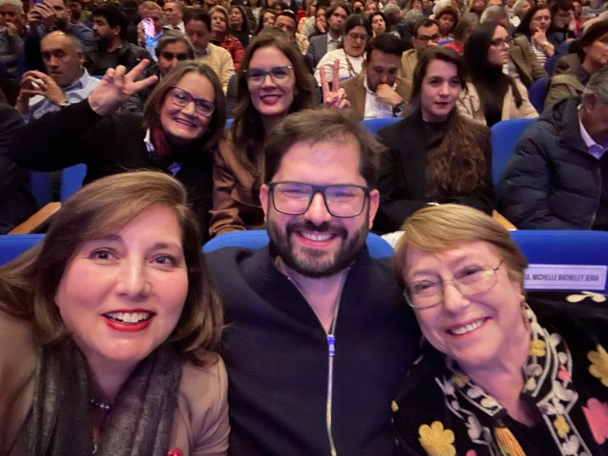 lauralbornoz's tweet photo. “Si pensaban que me iba a ir para la casa, estaban muy equivocados” #MichelleBachelet @mbachelet @h_ciudadano 🫶🏼✅✅✅ https://t.co/CaPvRes7ve