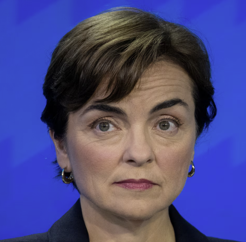corolleFrancine's tweet photo. Le déshonneur de la CAQ
@CFrechette a mené son parti au déshonneur sans l'aide de personne.
Elle pensait gagner avec un sourire hypocrite, cela n'a pas fonctionné ni avec les ainés, ni en inventant la peur.
https://t.co/0HWDy76uwZ https://t.co/qaTGCTVeej
