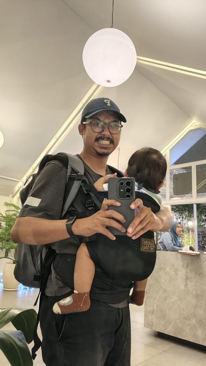 mmaryasir's tweet photo. 9 albums that made me. https://t.co/JTRwAeN1eo