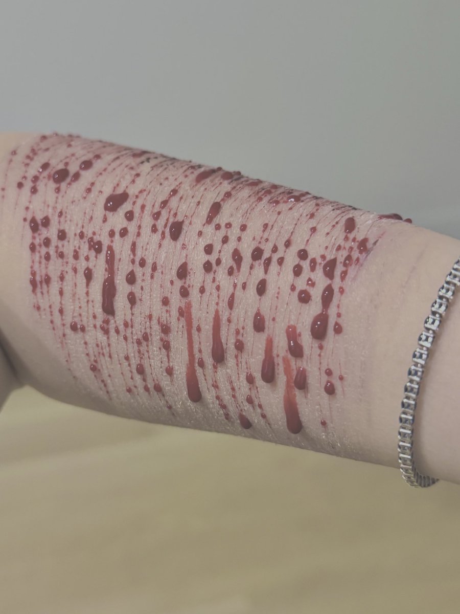 E_dulcis's tweet photo. ai generated halloween sfx makeup
#sfx
allll fake, just makeup https://t.co/DXYNd0PHhT