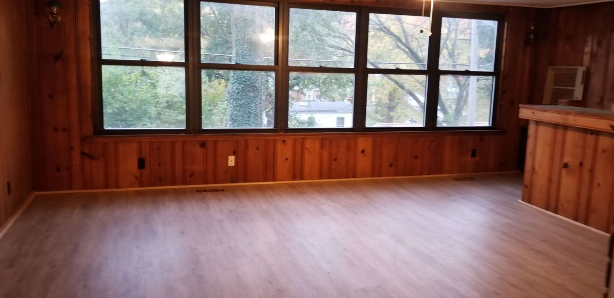 MO_TX_REALTOR's tweet photo. Building an investment portfolio? This two-story brick St. Louis home offers 3 bedrooms, 1 bath, 1,407 sq. ft., hardwood floors, a family room, and a walk-out basement with storage. Offered at $120,000. https://t.co/lhwGYgtAQC https://t.co/U0AQgZ1dVS