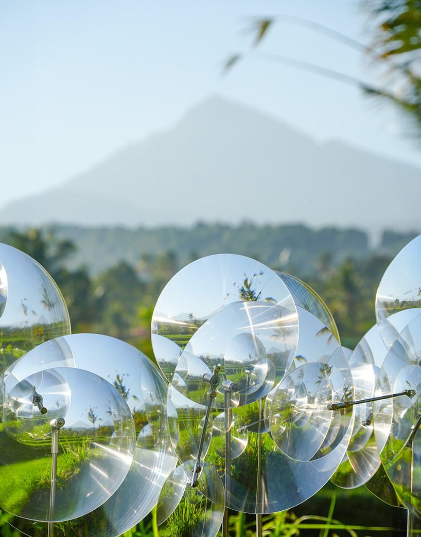designboom's tweet photo. a giant constellation of light moves across the landscape of bali.

french artist vincent leroy uses dozens of fresnel lenses to slowly shift, refract, and scatter sunlight across the landscape, creating an ever changing play of light and shadow.
https://t.co/knIdUIOAad https://t.co/2k82x3vDDg