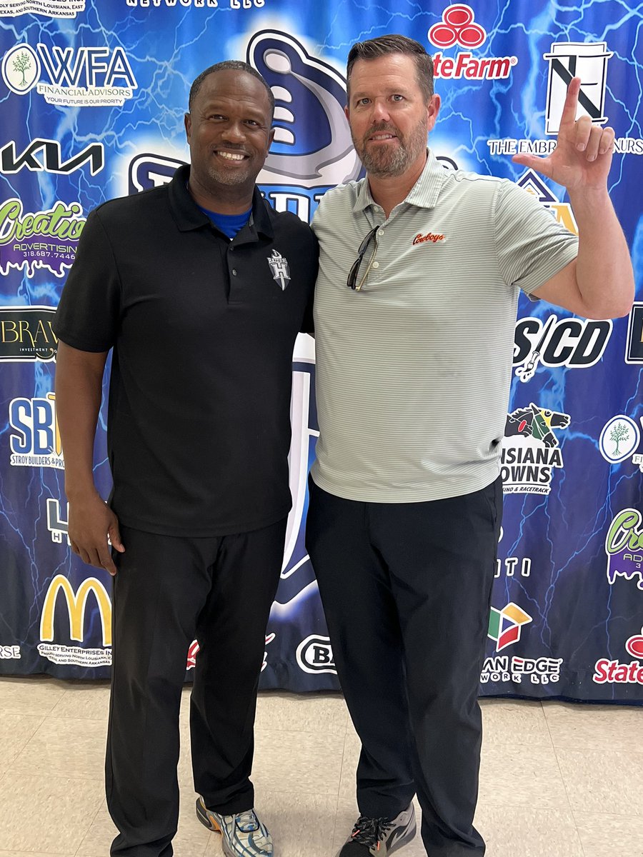 RecruitHHS_6801's tweet photo. Huge thank you to @Coach_Crill of OK State stopping by Rasberry Ln today checking in on 2027 OT Bryson Spencer and chopping it up with coach Simon! #press #kaizen #whynothuntington https://t.co/a91ywEh4Bb