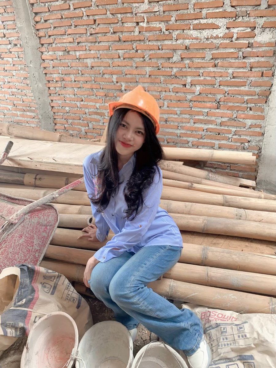 berybunni's tweet photo. maap ireng soalnya adek mainny panas panasan #izin https://t.co/LHoX1gqCgx