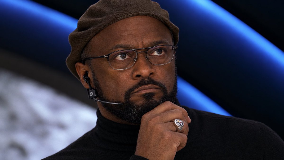 SiriusStonks's tweet photo. @BarstoolBigCat Mike Tomlin building affordable housing in his Minecraft city: “Now add an aquarium” https://t.co/VjbjwUWqYk