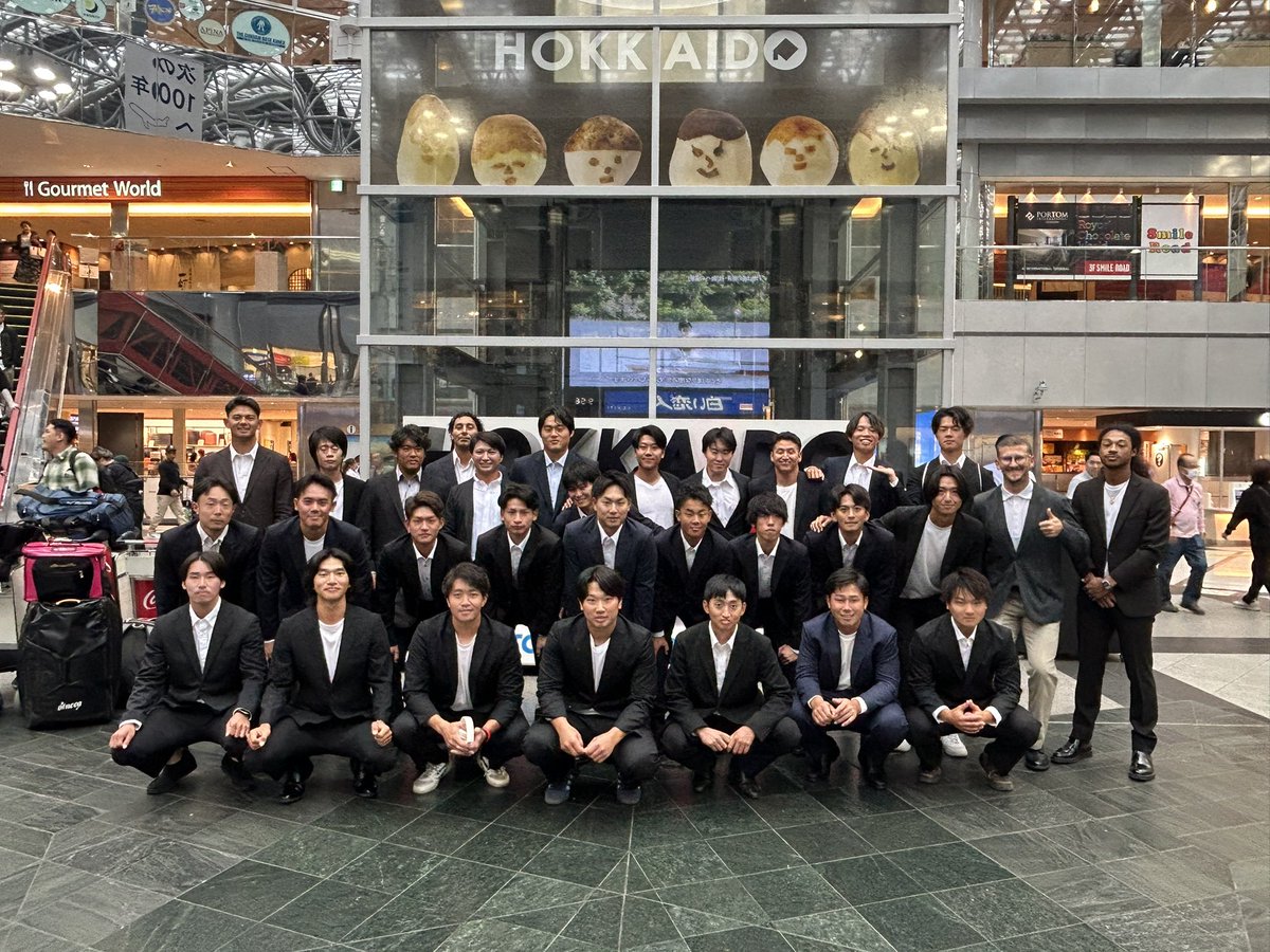 i_red_phoenix's tweet photo. 本日より開幕する
日本地域プロ野球リーグ
グランドチャンピオンシップにむけて

出発致します！！

石狩から日本一へ。

かけ上がります！
皆様応援よろしくお願い致します！

 #北海道フロンティアリーグ
 #石狩レッドフェニックス
 #狩人魂
 #石狩から日本一へ https://t.co/Dpa1Kcj5SH