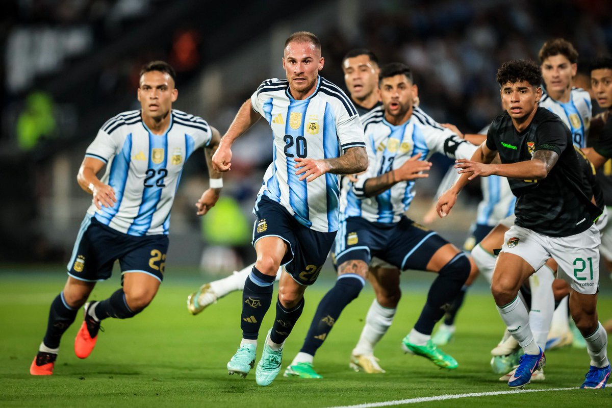 MartinLlaryora's tweet photo. La selección hoy tiene un público único. La platea vibra con miles de chicos que llegaron desde los clubes del interior cordobés.
Para muchos de ellos, hoy será un recuerdo que los va a acompañar toda la vida: compartir con sus amigos, entrar al #EstadioKempes, sentir de cerca la pasión por la @Argentina y alentar juntos a la selección.
Son experiencias que inspiran, despiertan sueños y acompañan el gran trabajo que realizan las instituciones deportivas.
#HacerParaCrecer