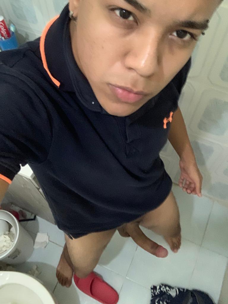 NandoCentury's tweet photo. @wolfruelas @El_Rey_mbo Chupas también?👅 https://t.co/v56P6UzVm7