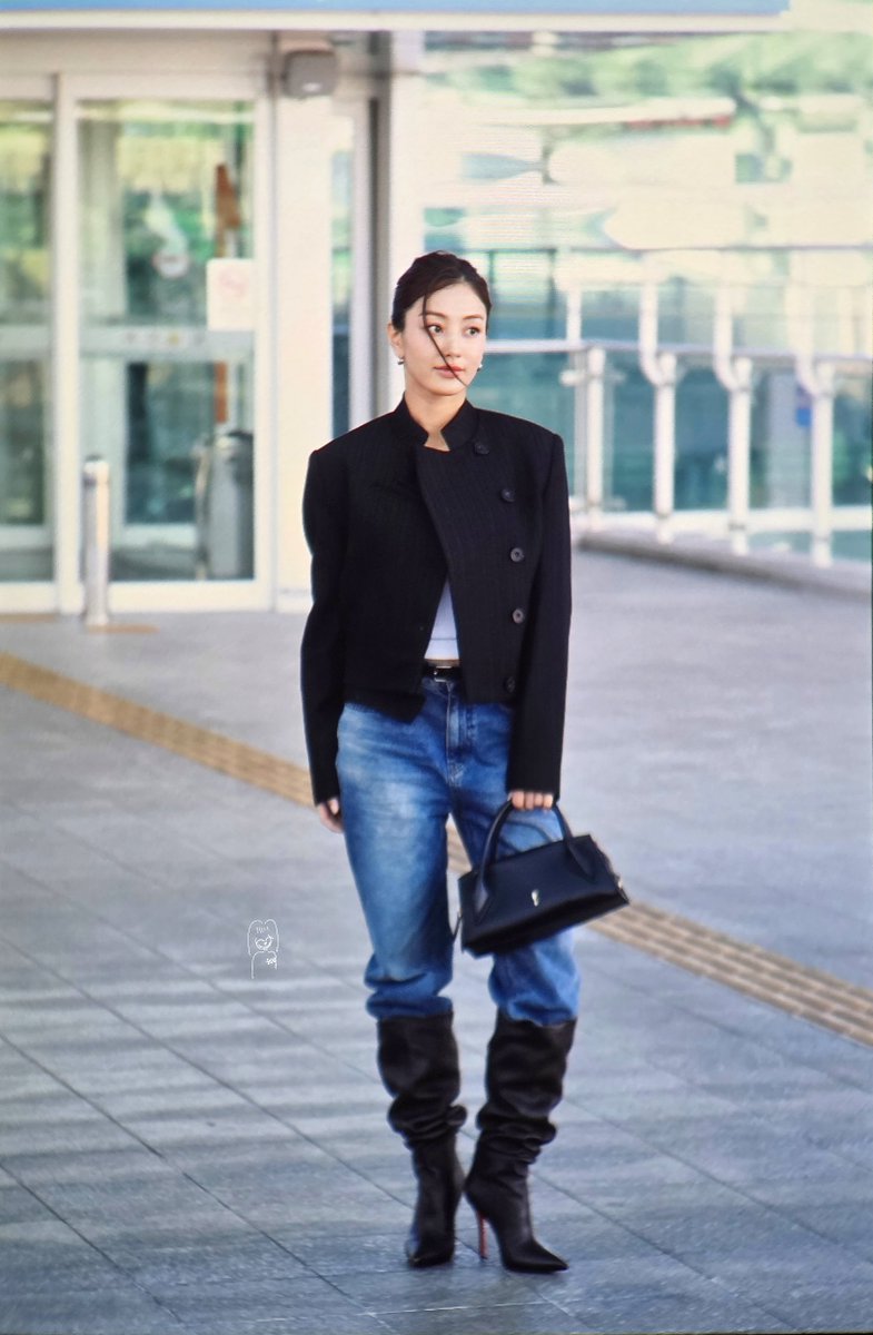 YuangleJYJH's tweet photo. 261001 프리뷰

' 🐈‍⬛️👠 '

#TWICE #트와이스 #トゥワイス #지효 #JIHYO #ジヒョ https://t.co/QOIT9535zT