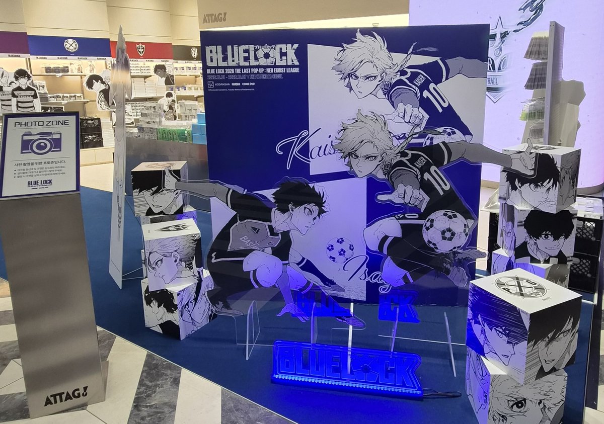 comicpop_store's tweet photo. [#BLUELOCK 2026 THE LAST POP-UP: NEO EGOIST LEAGUE] D-DAY⚽✨

드디어 오늘, KICK OFF!

더 강렬하고 뜨거워진 <블루 록>의 세계를 지금 더현대 서울에서 만나 보시고 방문 인증샷 이벤트도 놓치지 마세요!👀

✅참여 방법
①본 계정(@comicpop_store ) 팔로우
②인용으로 <블루 록> 더현대 팝업 방문 인증 후기 작성

참여해 주신 분 중 추첨을 통해 5명에게 코믹팝스토어 할인쿠폰(3,000원)을 선물로 드립니다!
(~10/7 / 개별 DM 발표)

📅일시: 10.01 ~ 10.07
📍장소: 더현대 서울 B2 ATTAG!

#BLUELOCK #블루록 #ブルーロック #학산 #코믹팝
